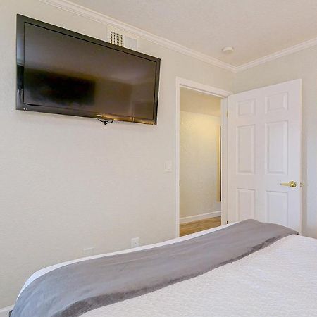 441-Waterfront, Amazing Views, Wifi, Pool And Close To Bucs Stadium 탬파 외부 사진